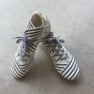 White and black Adidas cleats size 5 in men’s
